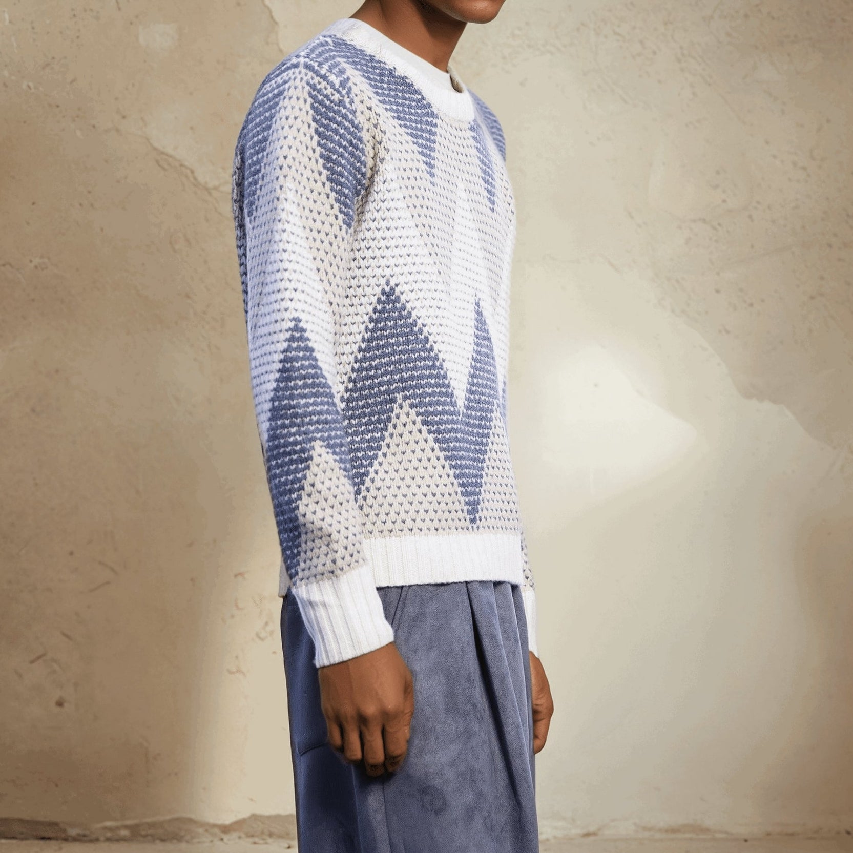 Drop stitch intarsia round neck