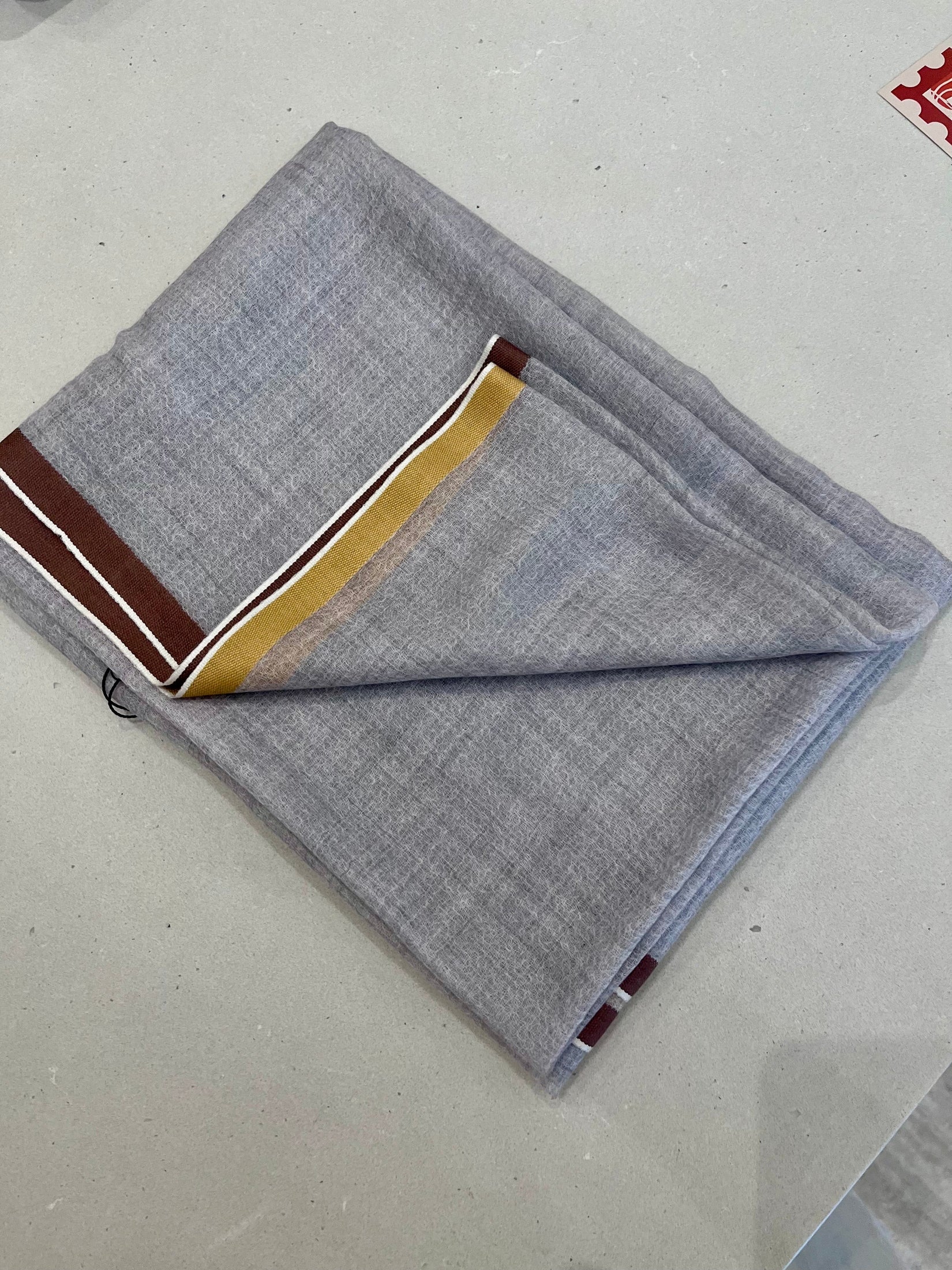 Soft cashmere shawl 200x90 in grey color.