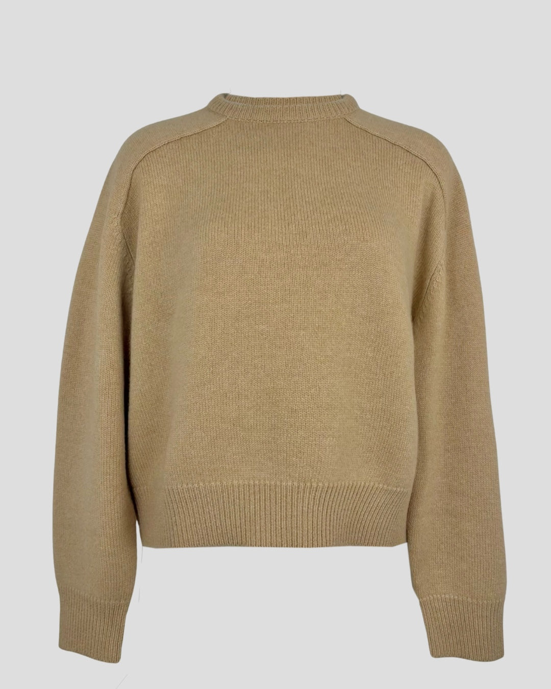 Beige round neck cropped cashmere sweater with raglan sleeves and a loose, elegant fit for women.